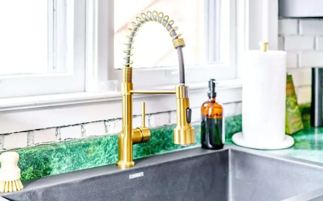 Prime Location Clean Top Rated Free Parking