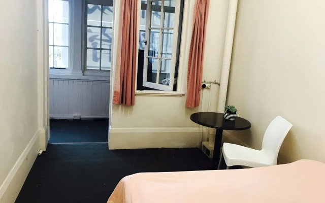Young Hostel – Guest Rooms – Auckland