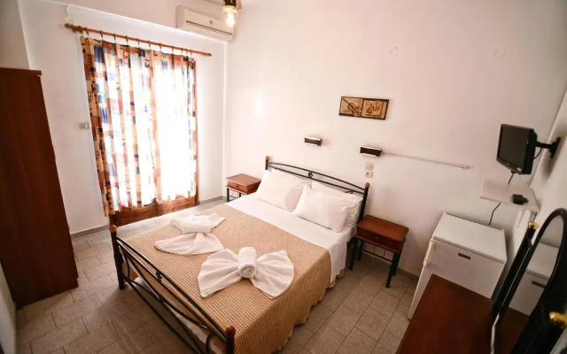 To Gefyraki Rooms