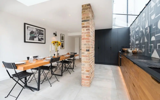 Beautiful Chiswick Home With Garden