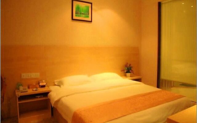 Nanning Hawks Holiday Hotel