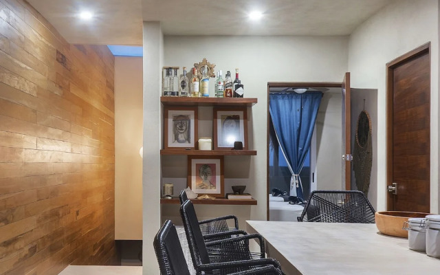 Enchanting 4 Bedroom PH With Beach Front