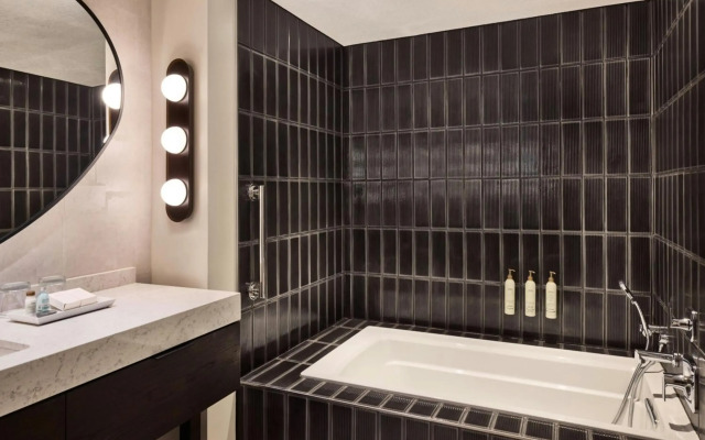 Renaissance® Phoenix Glendale Hotel & Conference Center