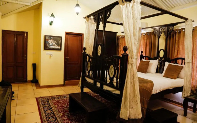 The Colonial Manek Manor