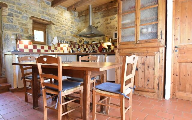 Spacious Holiday Home in Alvignac with Swimming Pool