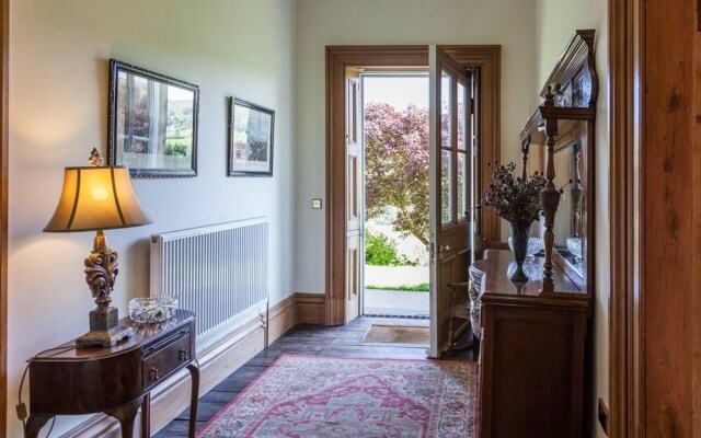 Stunning 8 Beds Country Retreat nr Richmond