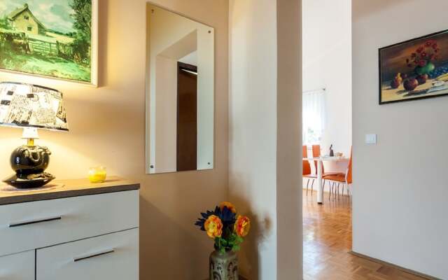 Balmy Apartment in Malinska Near Sea
