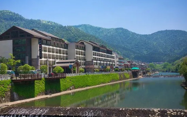 Luci No.1 Holiday Hotel