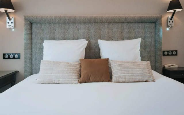 Henry II Hotel