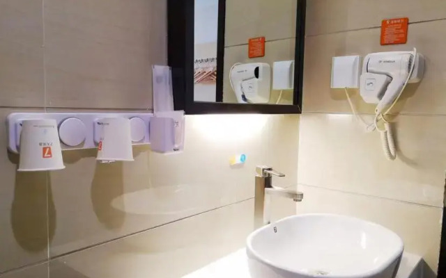 7 Days Premium·Heze Railway Station