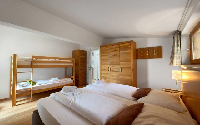 Hilltop apartment in Piesendorf with balcony