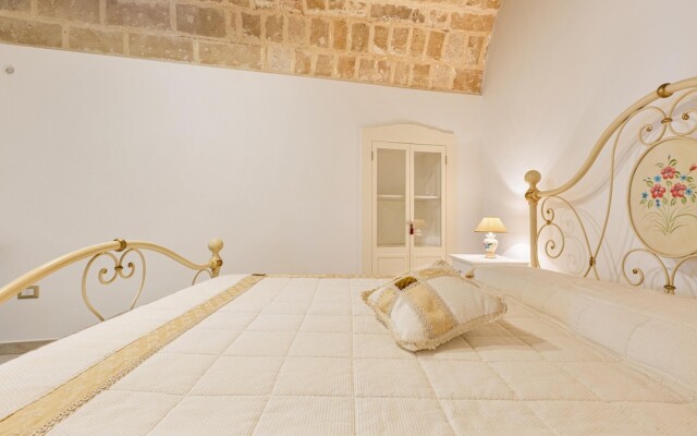 2710 Veronica Suite by Barbarhouse