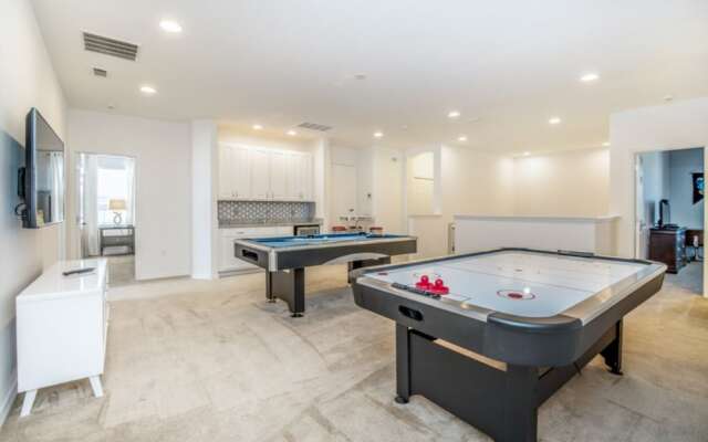 11 Bedroom 9.5 Bathroom 4792sq Foot Villa 7000os