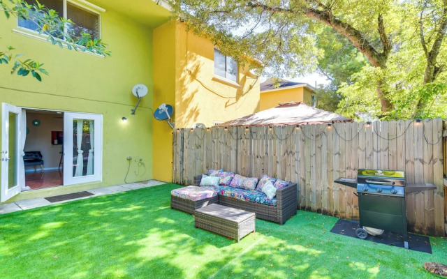Opa-locka Townhome, 15 Mi to Miami Beach!
