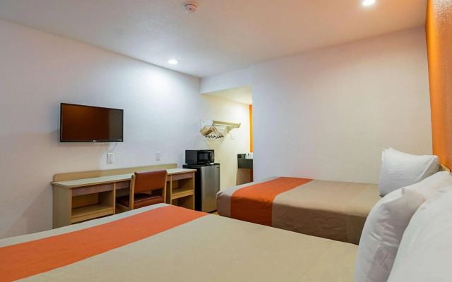 Motel 6 Lost Hills, CA