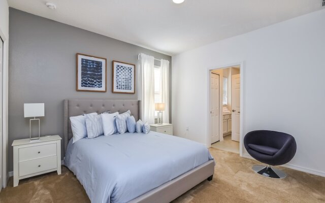 14 Bdrm 11 BA Sleeps 30