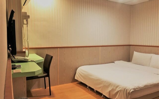 Yinglun Hotel