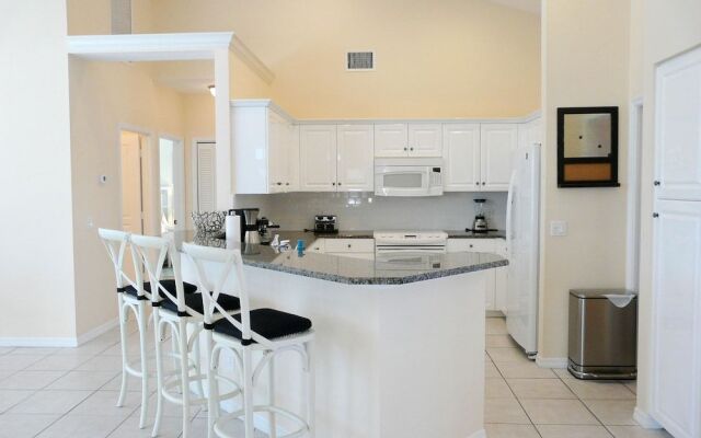 Luxuriously Furnished Waterfront Home With Pool/spa