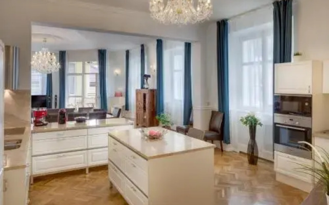 Riverview Old Town Apartment