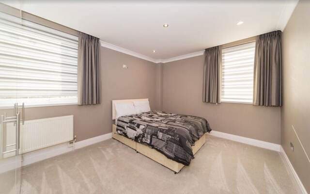 Newly Refurbished Flat Hyde Park London