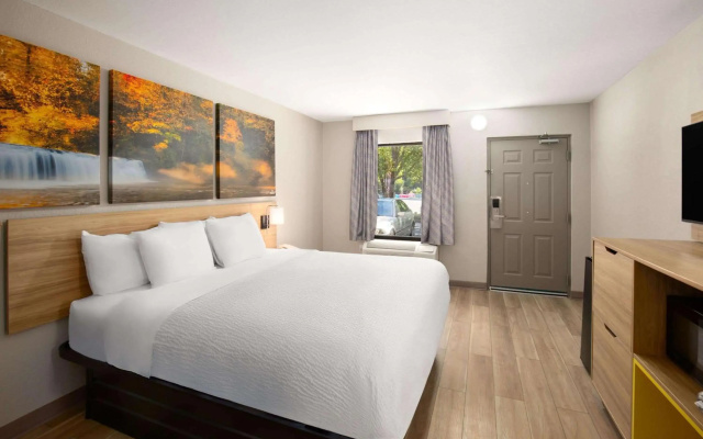 Days Inn by Wyndham Helen