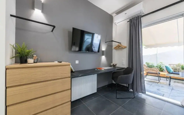 Small Minimal Paradise in the Center of the City