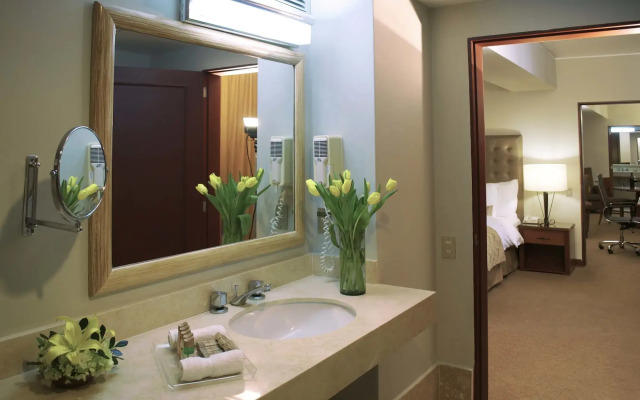 Sol de Oro Hotel & Suites
