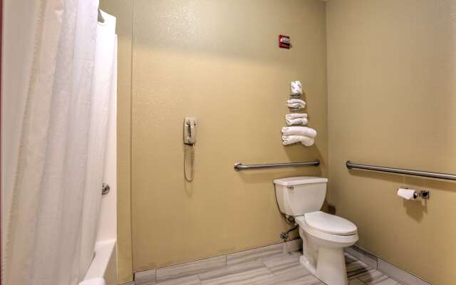 Super 8 by Wyndham Waterloo