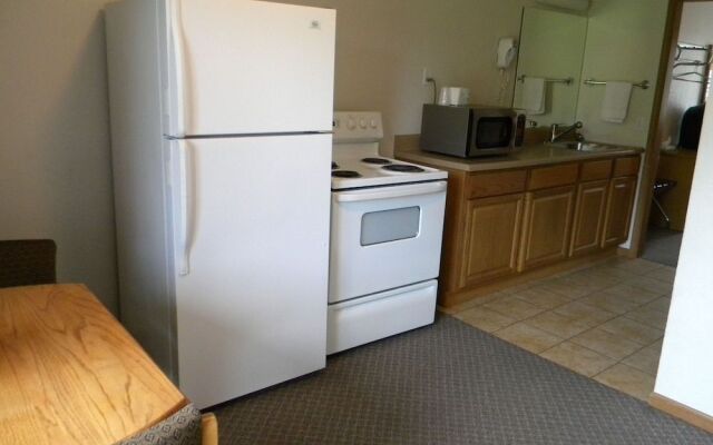 Nader's Motel & Suites