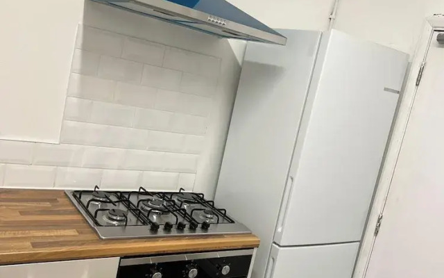 5 Bedroom Cosy Bloxwich Stay - Wifi & Free Parking