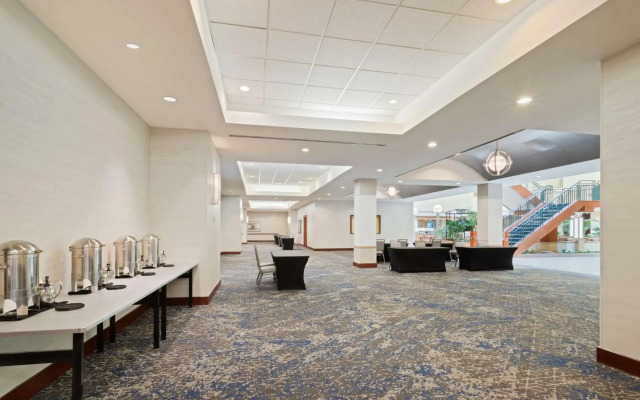 Embassy Suites by Hilton Tampa USF Near Busch Gardens