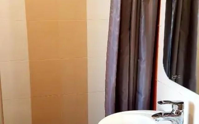 Parallel Hotel