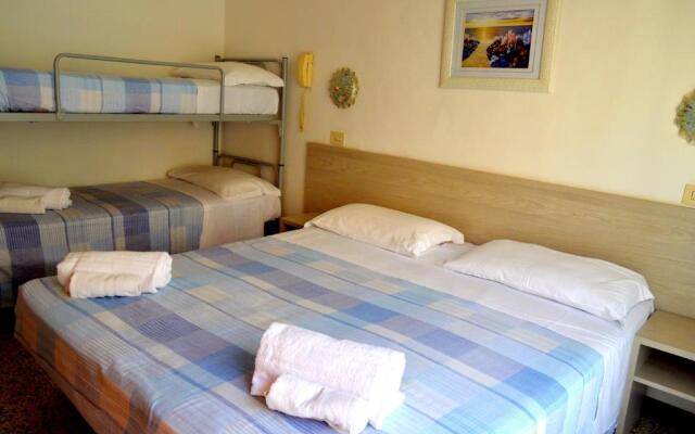 New Hotel Cirene Big Quadruple Room 4 People With Breakfast