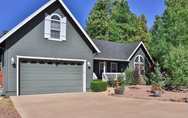 Near Trails, Lakes & Golf: Pinetop Home w/ Deck
