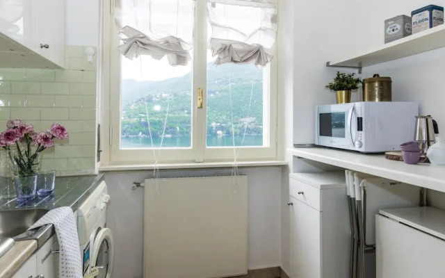 JOIVY Garden Oasis: 1BR Apt w/ Balcony & Parking