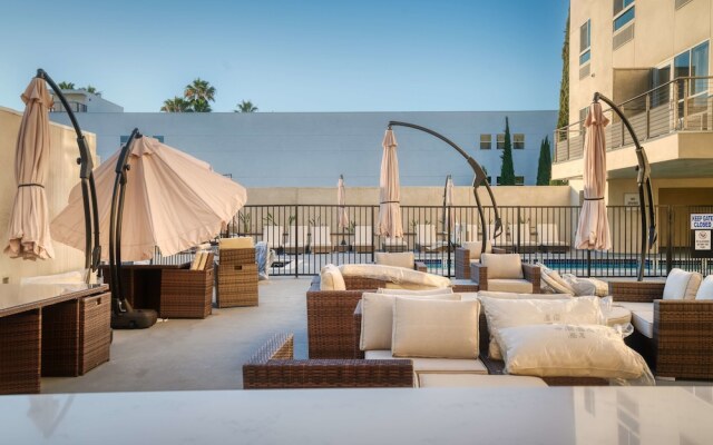 Best Western Premier NOHO Inn