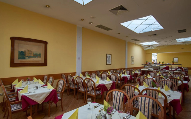 Hotel Vila Ružica- glavna zgrada i depandanse