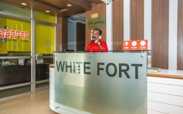 OYO Flagship 18338 White Fort