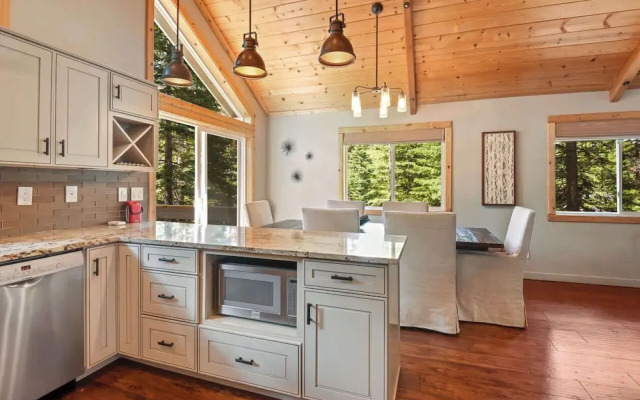 Luxury Tahoe Chalet Minutes to Dining