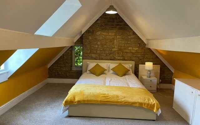 Beautiful 2BD Flat Outstanding Views Near Bath