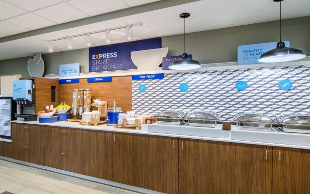 Holiday Inn Express & Suites Atchison by IHG