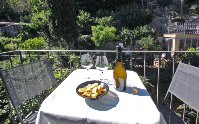 Mint Apartment - Super Central, Quiet, Romantic, close to Finest Restaurants