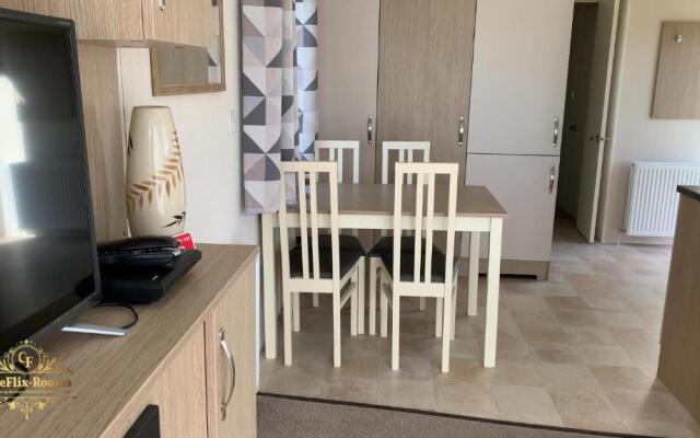 3 Bedrooms Loch Views Heated Pool Close To Beaches