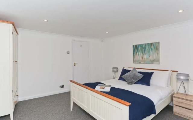 Platinum Apartments in Farringdon 9980
