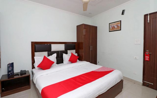 OYO 12062 Paras Guest House