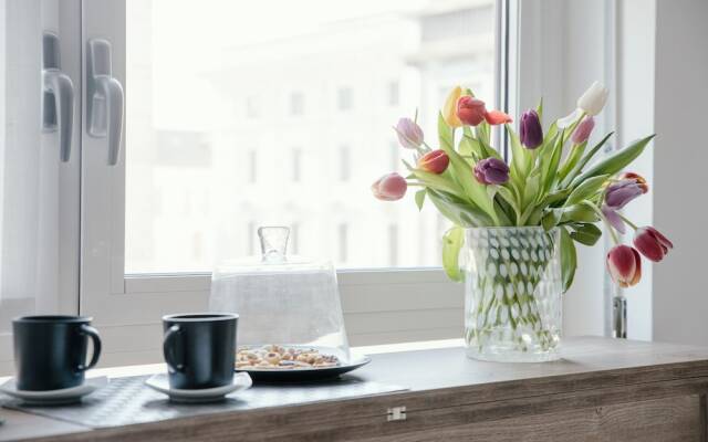 Mark's Gallery Apartment by MyHomeInComo