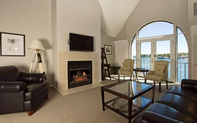 Edgewater Inn- Charlevoix