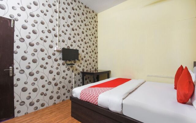 OYO 49183 Meera Guest House