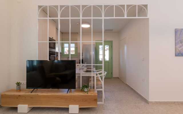 Pnoe Luxury Villa