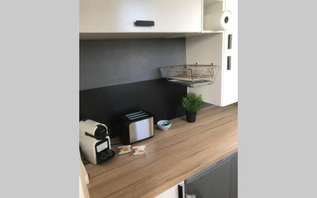 POILUS : Studio neuf avec PARKING
